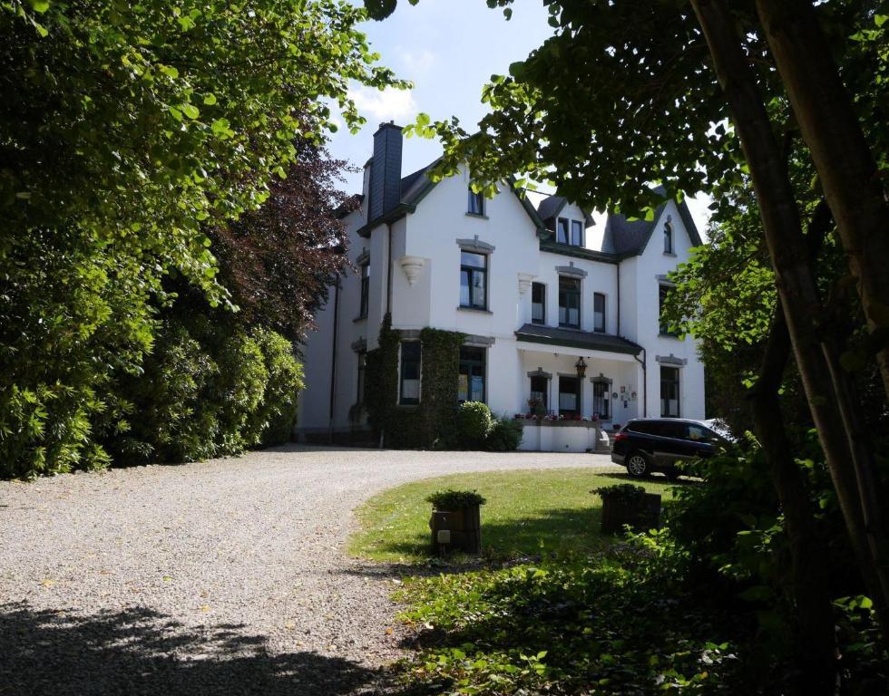 L'Etape Fagnarde - Bed, Breakfast & Sauna Spa Bagian luar foto